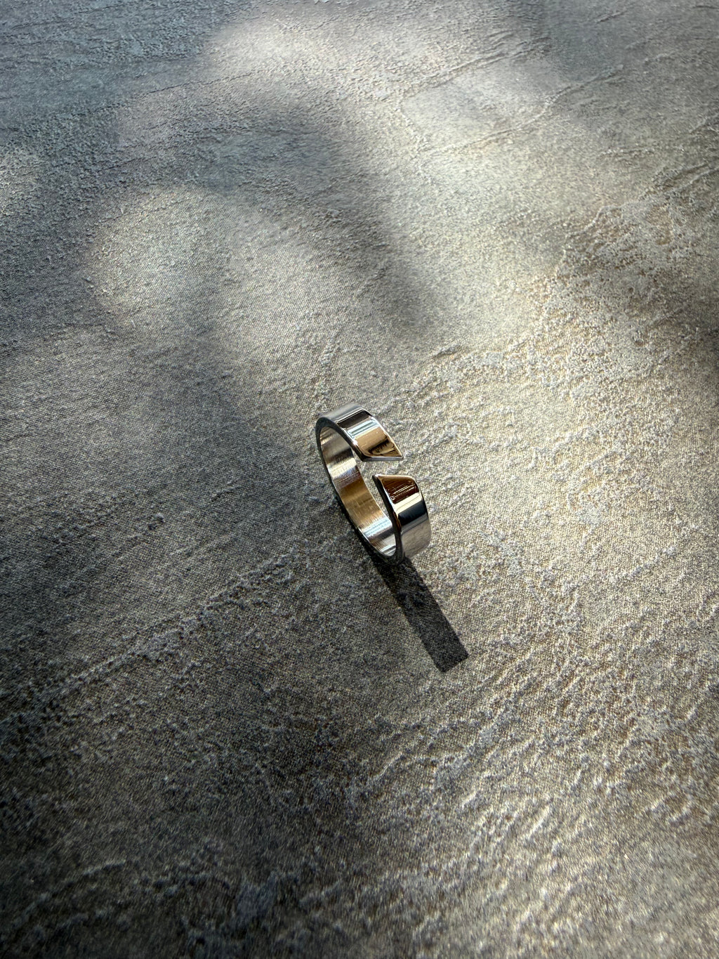 The Glossy Ring