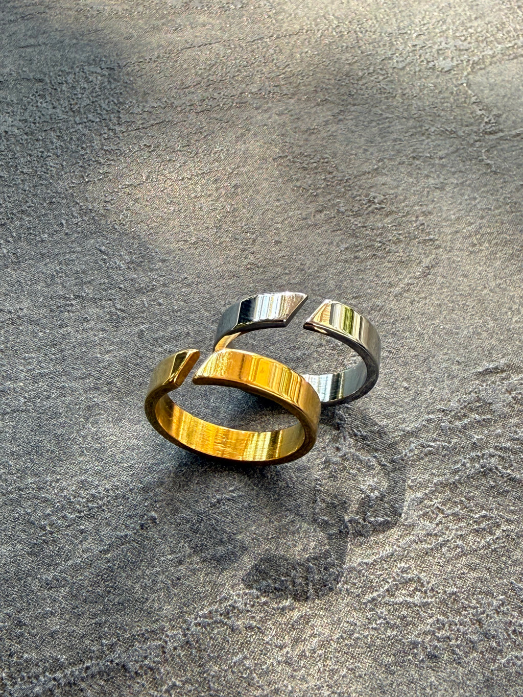 The Glossy Ring